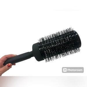 New ERGO hair brush ER65 2 1/2 inch. Ionic ceramic professional round brush